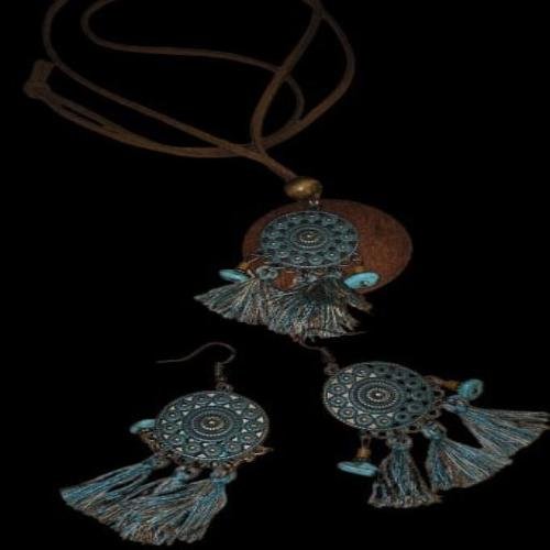 Collana & orecchini frange azzurra in pelle Collana & orecchini frange azzurra in pelle