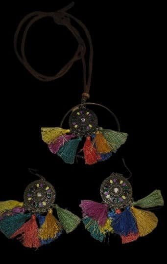 Collana & orecchini multicolore in pelle