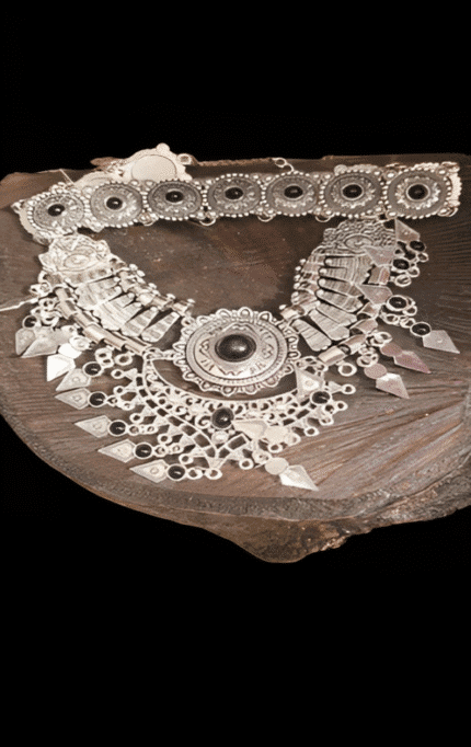 Parure etnica con perle nere